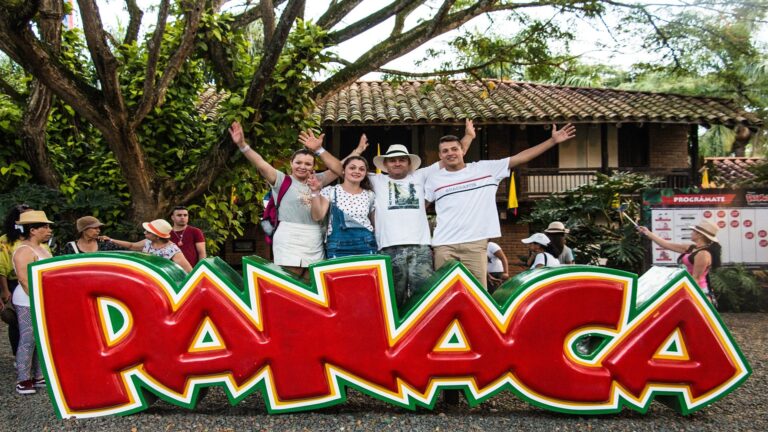 Plan Vuélese cuando quiera Parques temáticos 4 Días 3 Noches