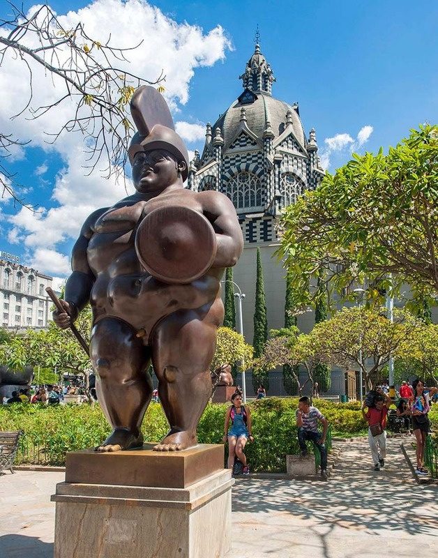 Escultura de Botero frente al Palacio de la Cultura en Medellín