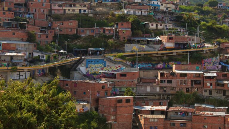 Pasadia Graffitour Comuna 13 Medellin — Antioquia