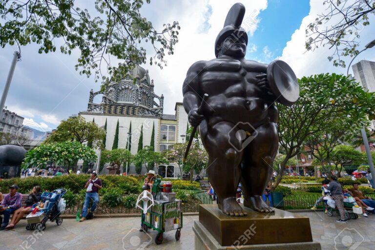 Esculturas de Fernando Botero en la Plaza Botero de Medellín