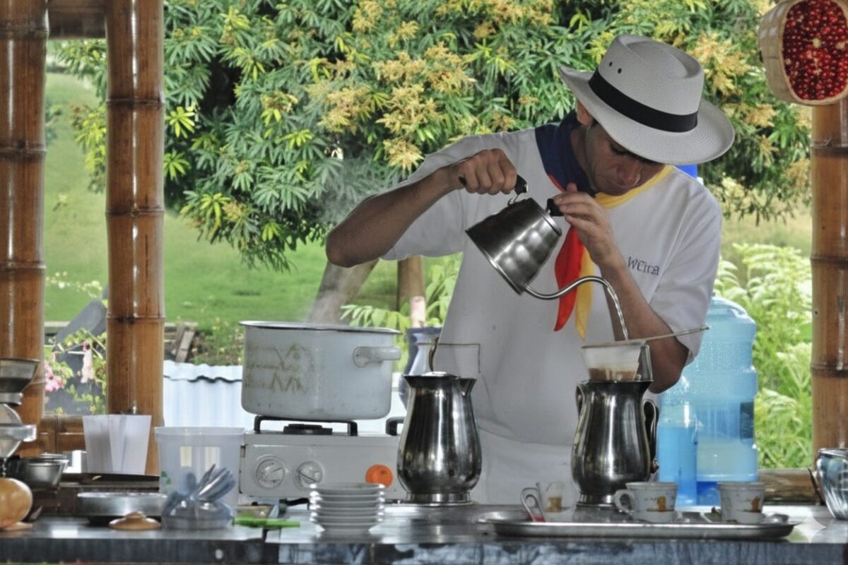 Preparación de café de origen durante el tour cafetero